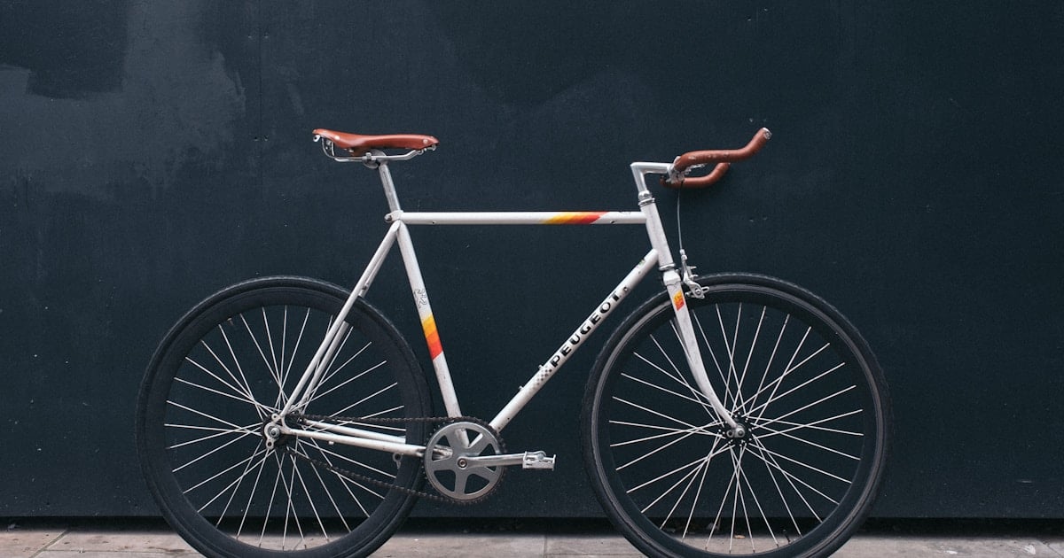 Katelyn Tocci 41 How to choose the right bike size - road bike in a bike shop