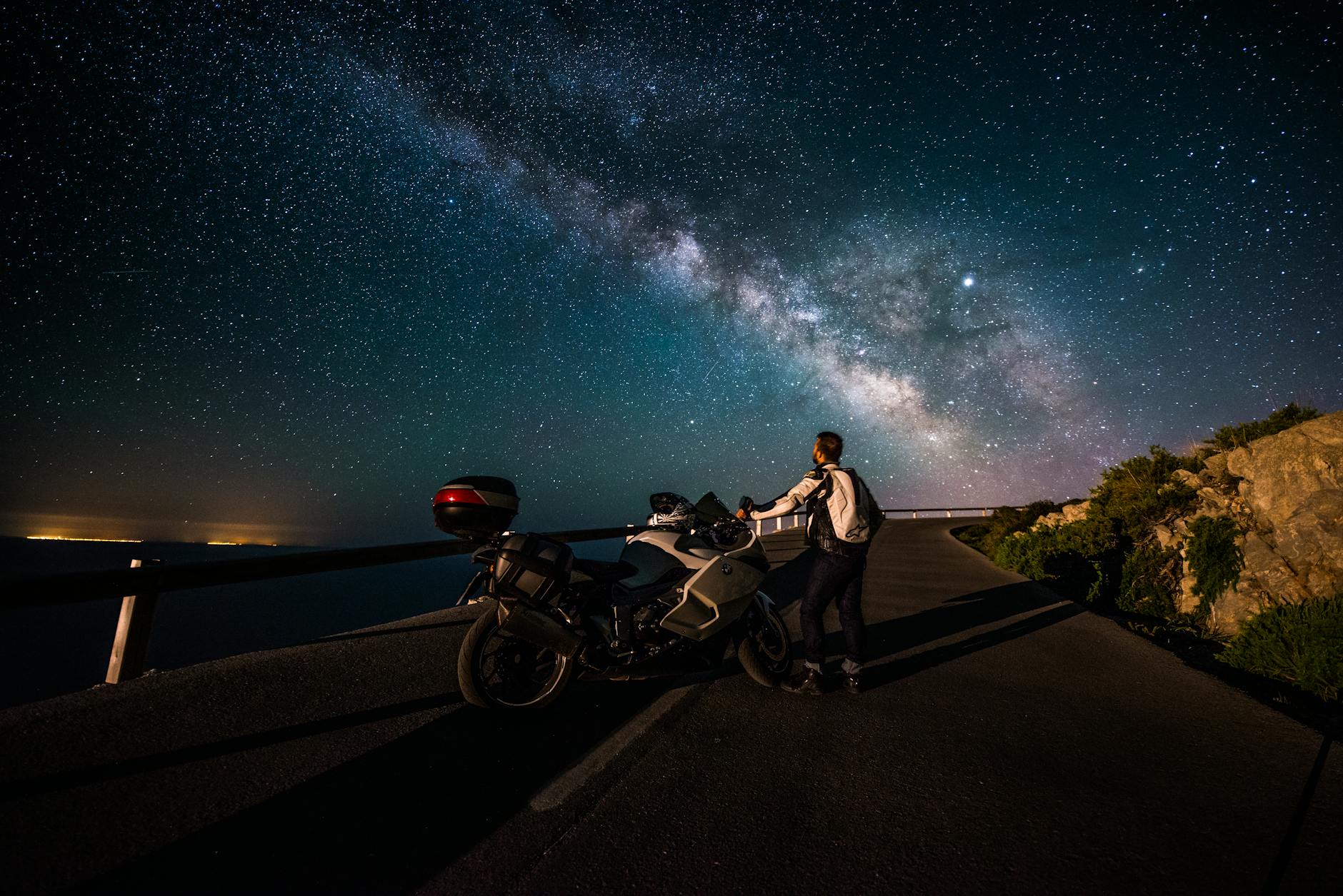 Riley Nicholas 25 Night Riding Gear Guide: How to Stay Visible and Safe After Dark