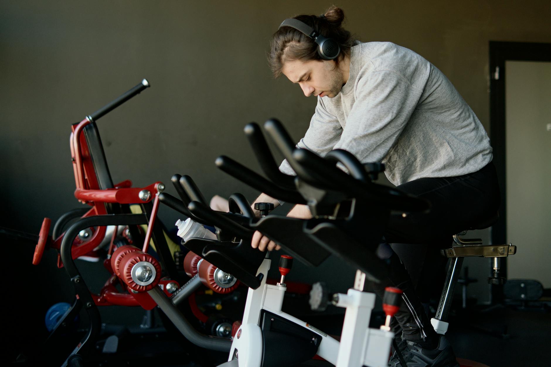 Riley Nicholas 19 Indoor Cycling Training: Complete Guide to Zwift, TrainerRoad, and Smart Trainers