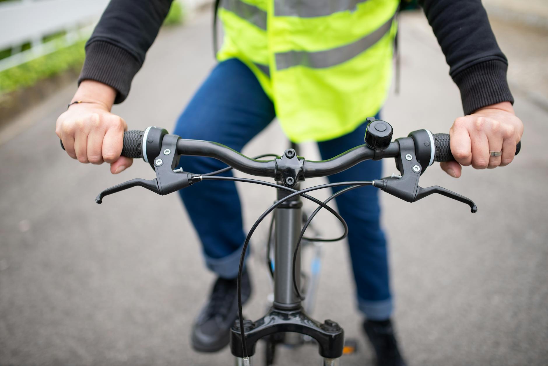 Luke Prowse 2 Cycling Hand Numbness: Causes, Fixes, and How to Prevent Handlebar Palsy