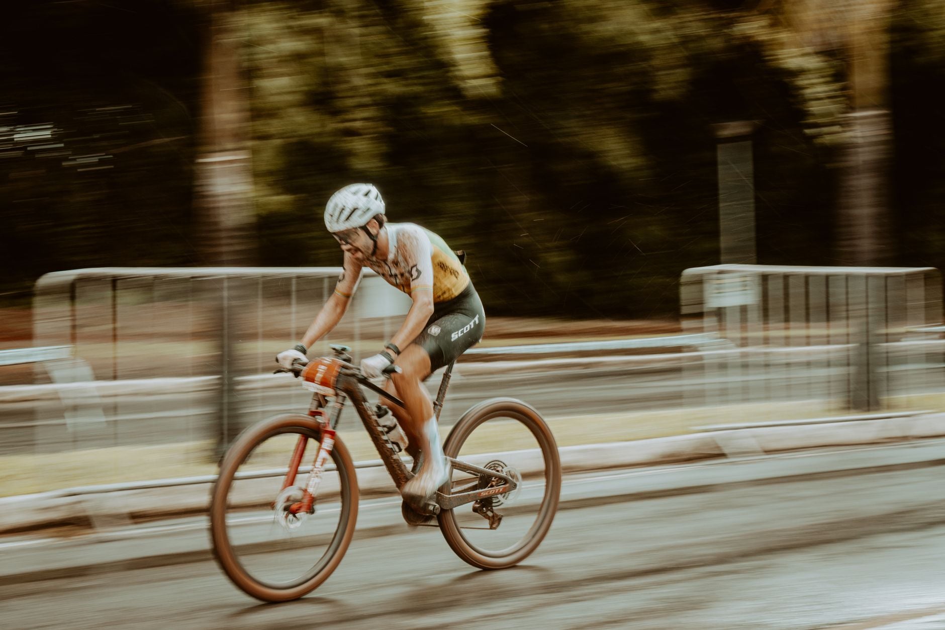 Homepage 11 Cyclist climbing a mountain road, illustrating Vuelta a España 2026 stage 12 to Calar Alto
